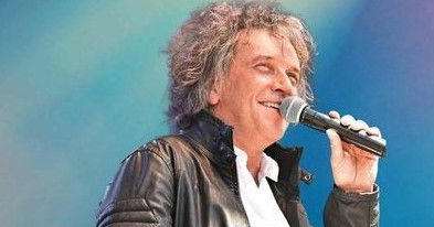 Michel Chante Sardou !